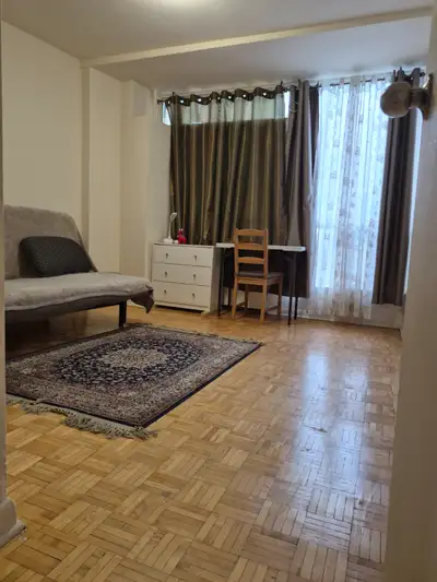 Clean spacious furnished room for working/ studying female for long term