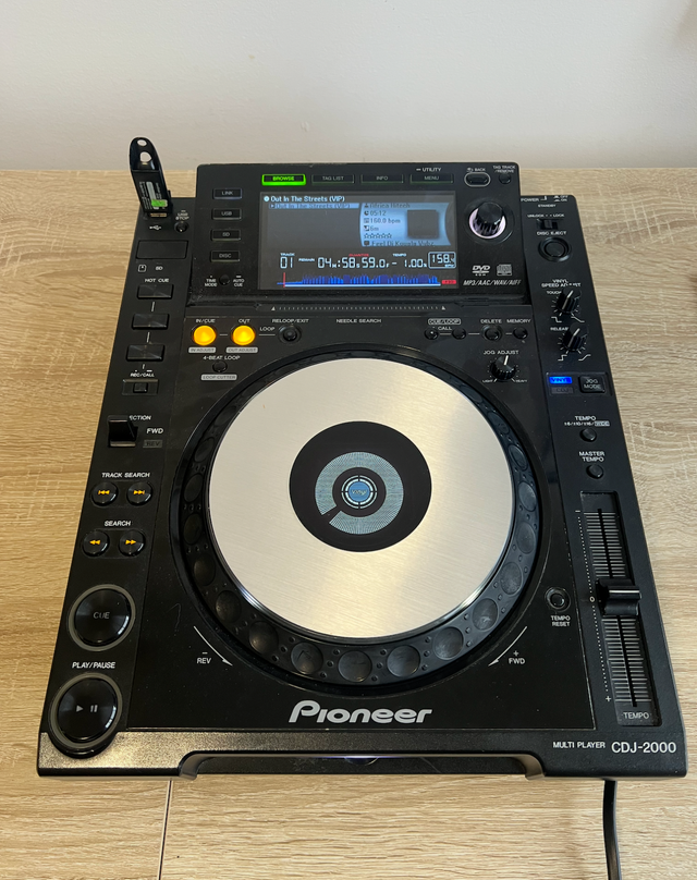Pioneer CDJ 2000 New in Box QTY 2 in Stereo Systems & Home Theatre in City of Montréal - Image 3