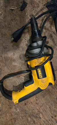 3X Dewalt Drills