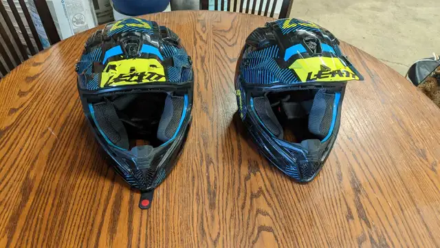 Youth Motocross Helmet Large in Other in London - Image 3