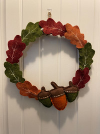 Fall wreath with felt details
