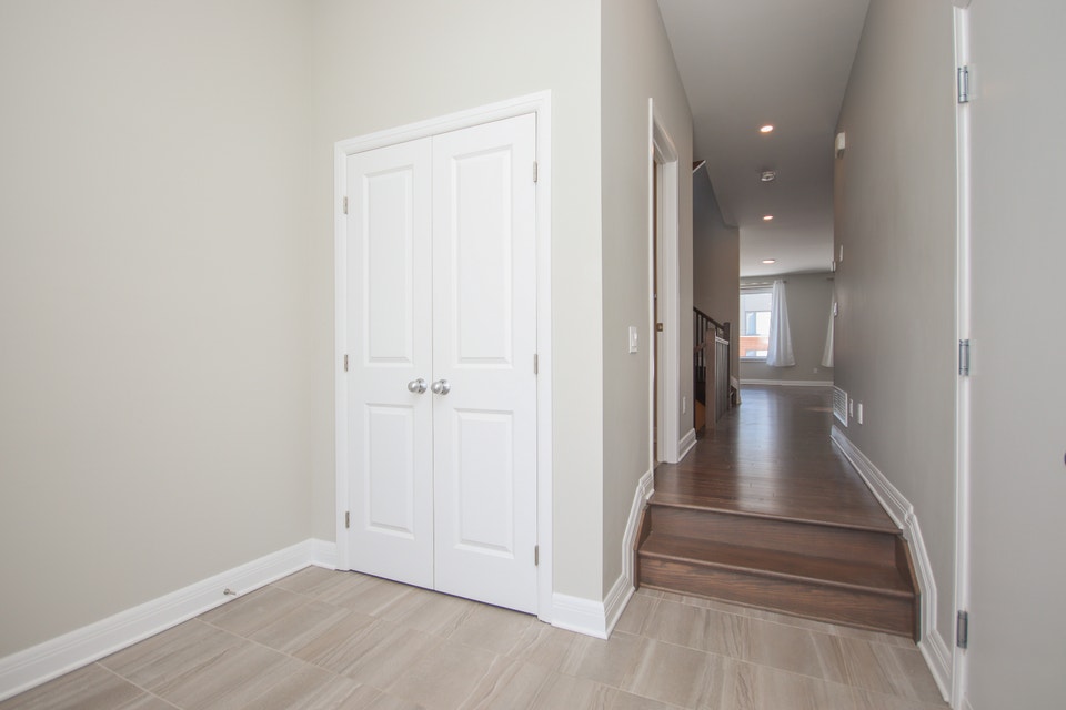 Luxury 3 BR townhome to rent in the Wateridge Village 3
