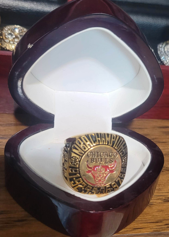 2019 Toronto Raptors NBA Championship Rings With Display Case in Other in Moncton - Image 3