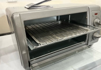 4-Slice Toaster Oven, blender and hot pot