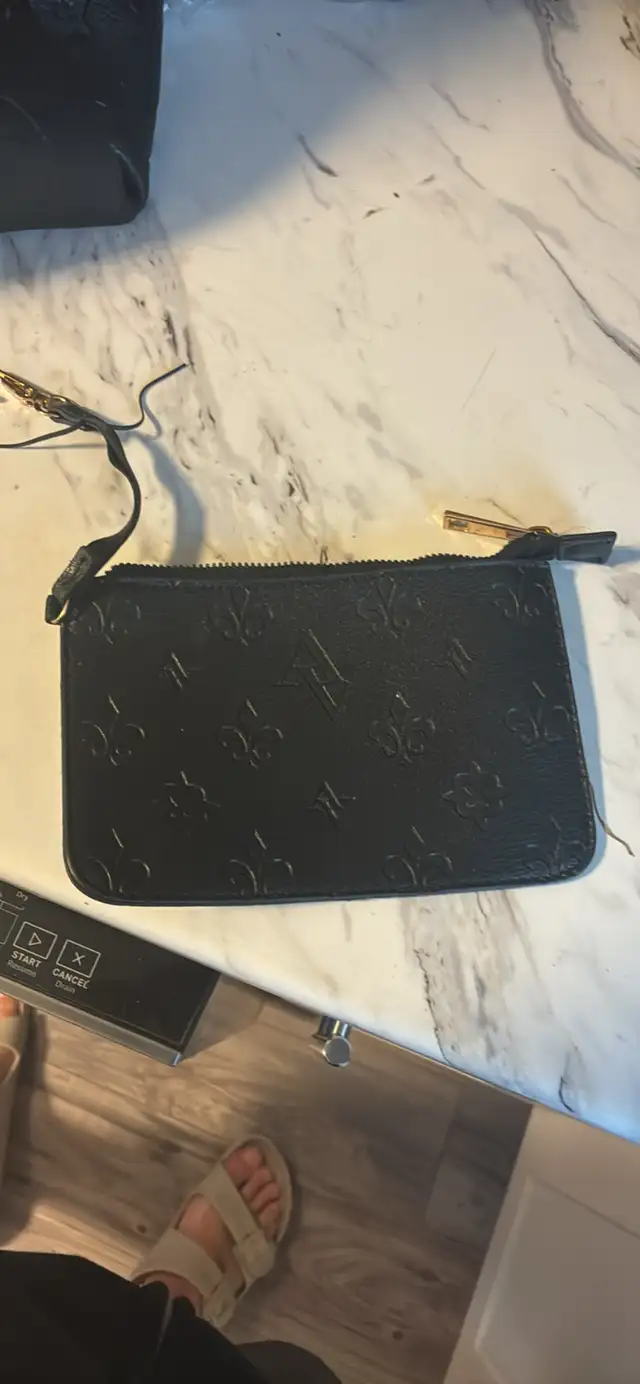 LV duffle/purse with matching clutch bag inside needs fixed in Women's - Bags & Wallets in Sudbury - Image 3