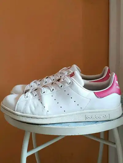 Chaussure Adidas Stan Smith taille 9-9.5 USA. Excellent état., View more