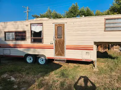 Older 5th Wheel Camper for sale OBO IM NOT FIRM BUT BE FAIR AND DONT LOW BALL. Best offer that's not...