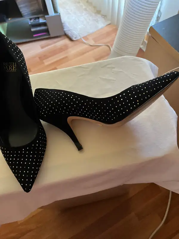 Women shoes in Women's - Shoes in City of Montréal - Image 3