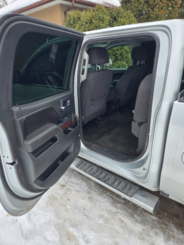 2017 GMC Sierra crew cab 4x4 SLE. Low Kms in Cars & Trucks in Winnipeg - Image 2