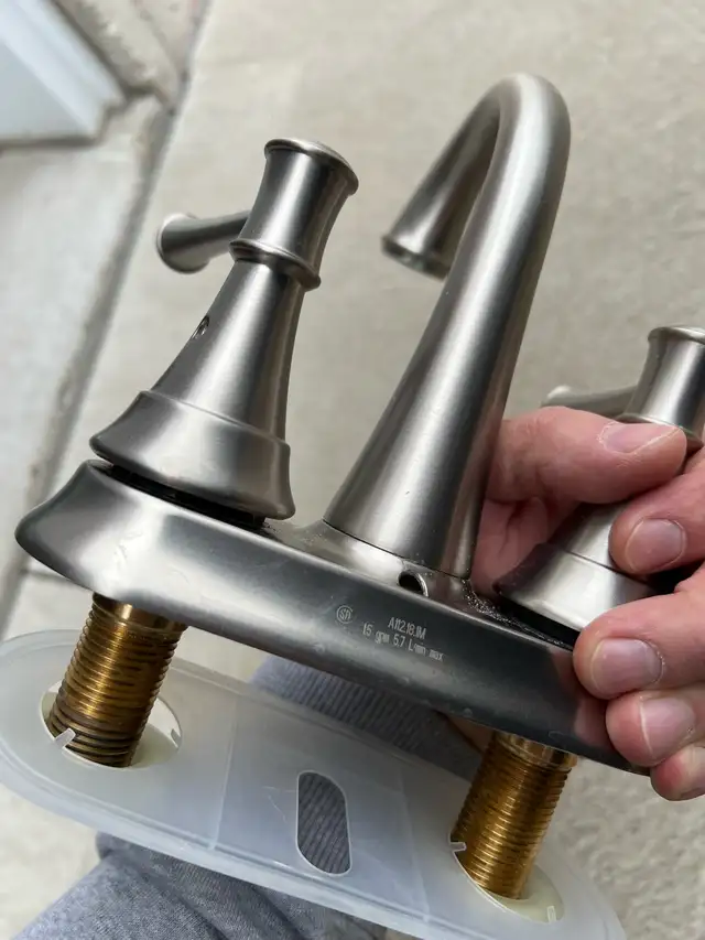 Moen bathroom faucets pair brushed nickel spot free in Plumbing, Sinks, Toilets & Showers in Hamilton - Image 5