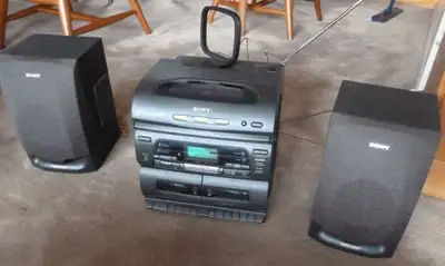 Sony CFD-646 Boombox/ Portable Stereo (3xCD, 2xCassette, AM/FM), View more