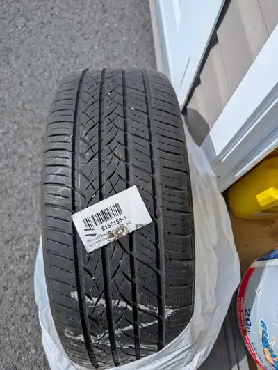 4 pneus à vendre encore bon pour 2 saisons facilement 205/55/R16