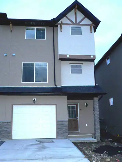 Gorgeous townhouse for rent in Cimarron Vista Gardens, Okotoks