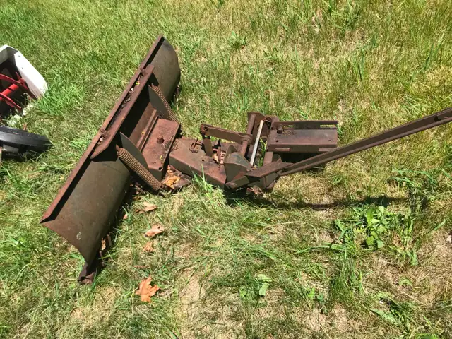 ROPER 18T-832T GARDEN TRACTOR in Lawnmowers & Leaf Blowers in Trenton - Image 9