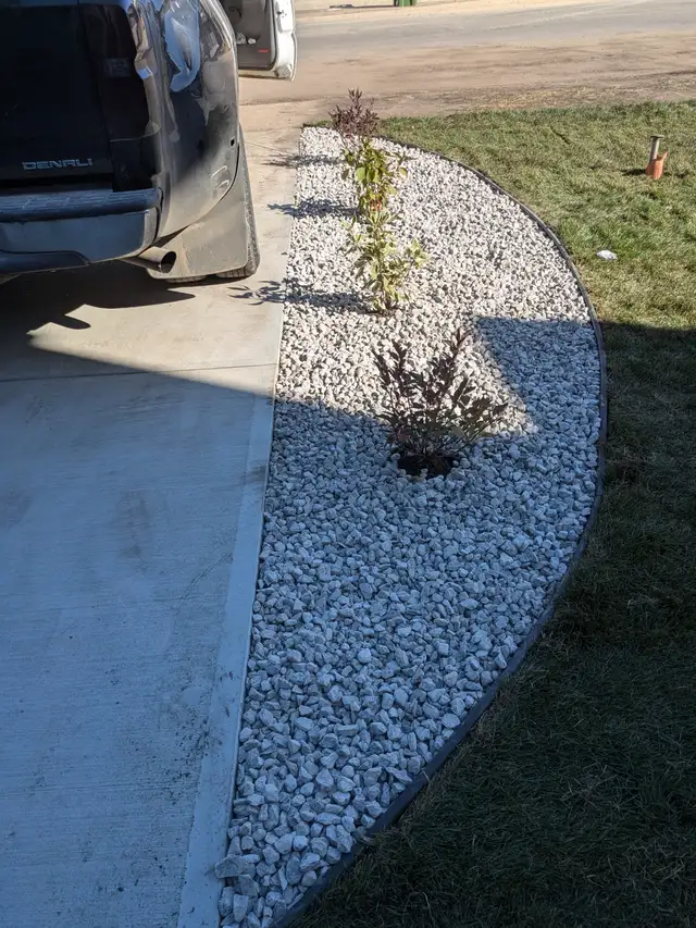 LANDSCAPING AND FENCE in Lawn, Tree Maintenance & Eavestrough in Edmonton - Image 13