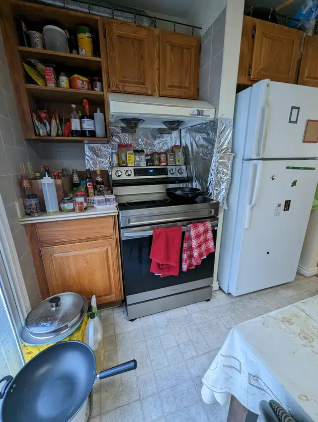 June 11-July 31 sublet - Furnished Bedroom near UVic $850 in Room Rentals & Roommates in Victoria - Image 6
