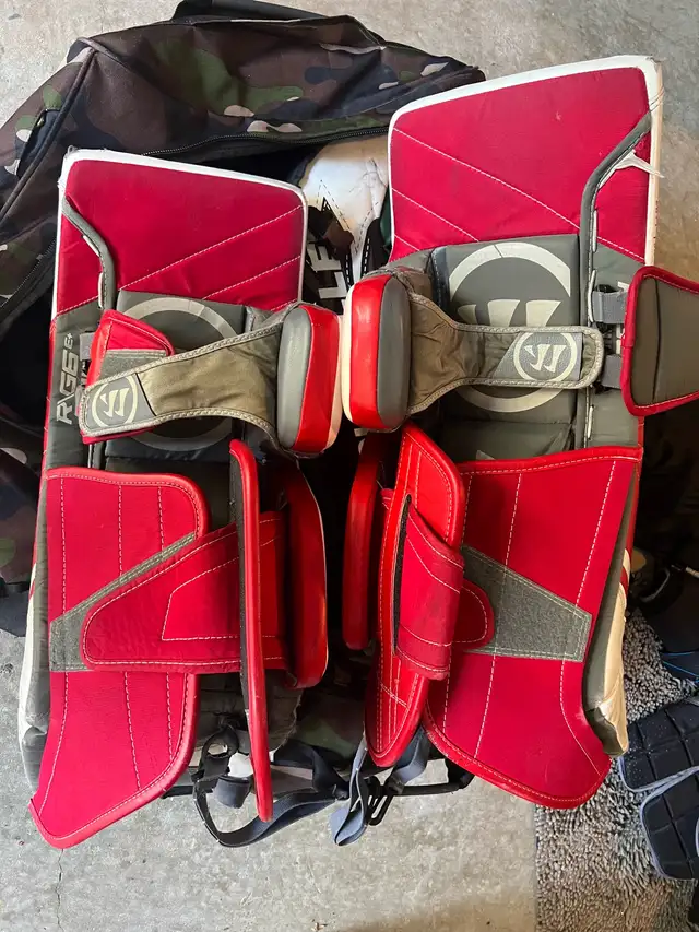 Junior goalie equipment in Hockey in City of Toronto - Image 10