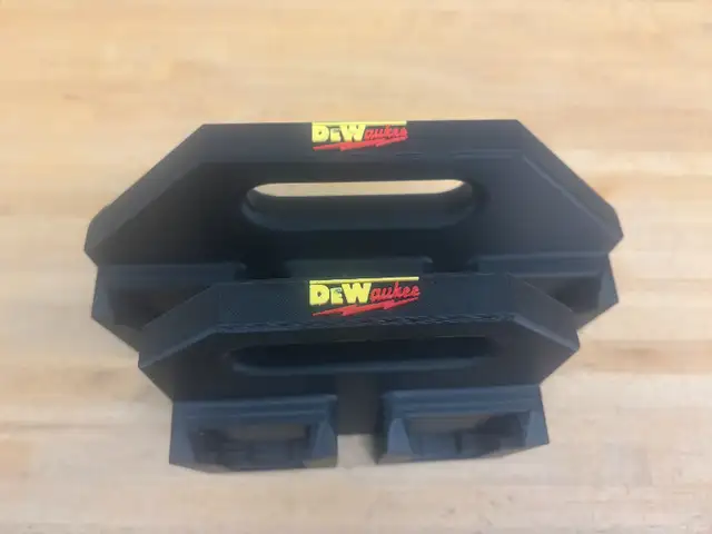 DeWaukee (DeWalt and Milwaukee M18) 6-pack Battery Caddy Holder in Power Tools in Markham / York Region - Image 10