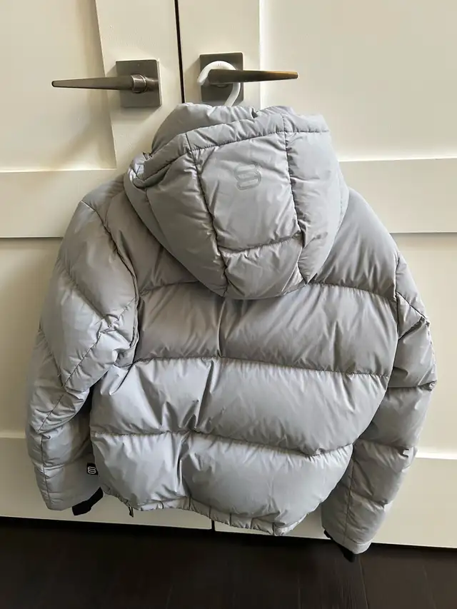 AVAIL. ARITZIA SUPER PUFF SHORTY SMALL LIMITED MARBLE GRAY in Women's - Other in Oakville / Halton Region - Image 3