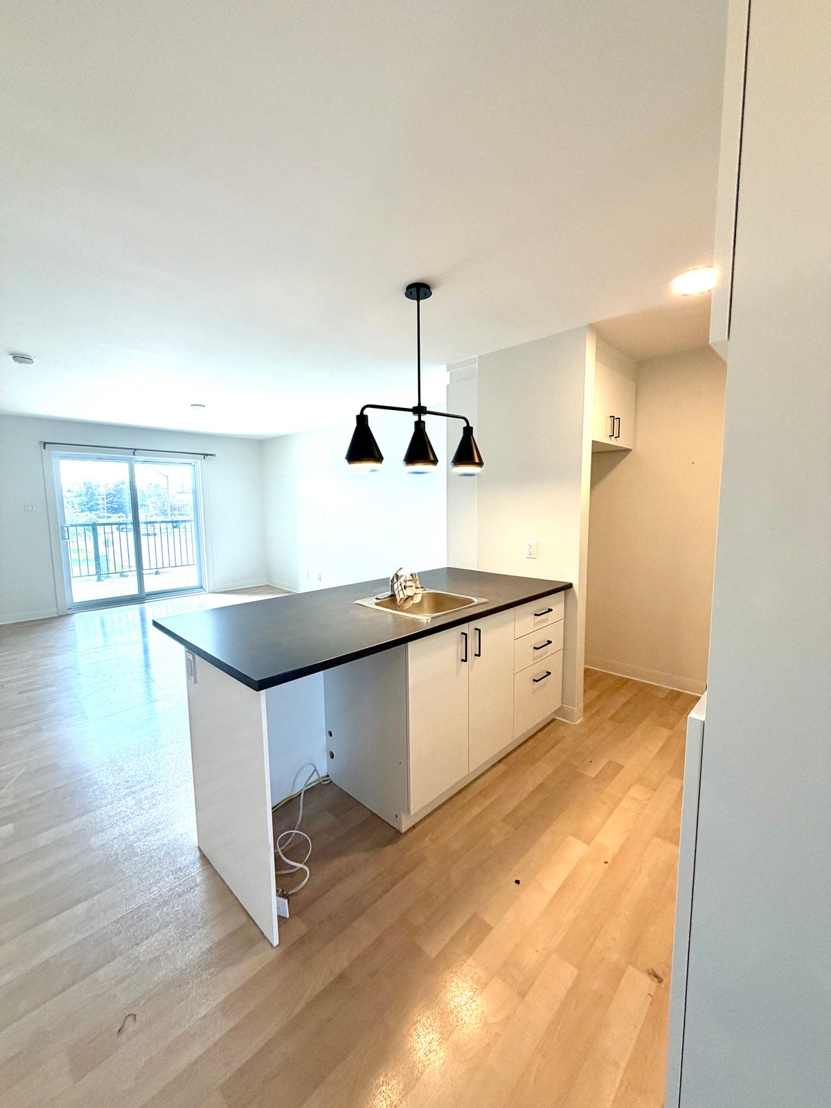 Grand 51/2 neuf à louer près du cégep à Matane — photo 3