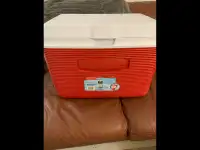 Rubbermaid cooler holds 68 cans
