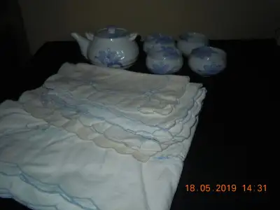 Ensemble à  thé chinois avec nappe et napperon assortie, View more