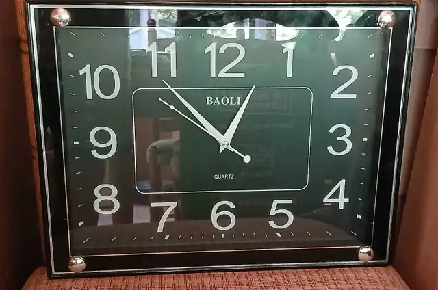 Large quartz Wall Clock in Home Décor & Accents in Ottawa - Image 2