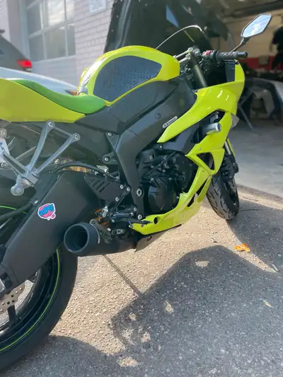 Was black but i repainted it at my shop acid green. M4 shorty exhaust Shorty levers Under 9k km Beau...