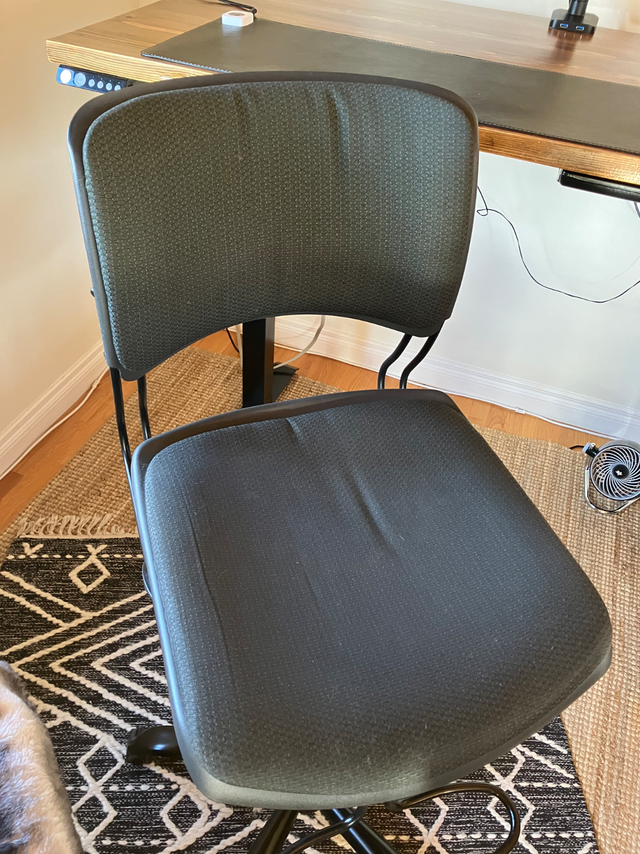 Desk Chair in Desks in Calgary - Image 5