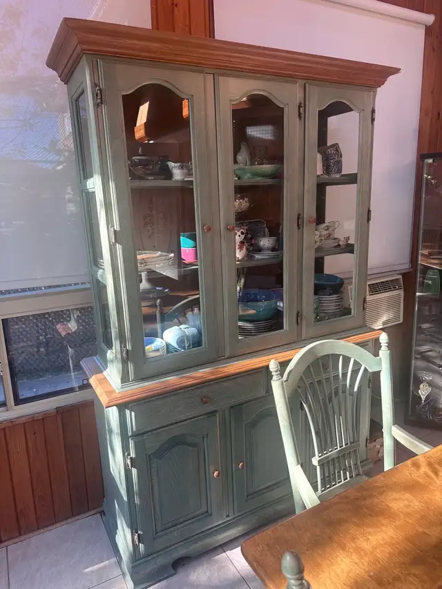 Dining set in Dining Tables & Sets in Mississauga / Peel Region - Image 3