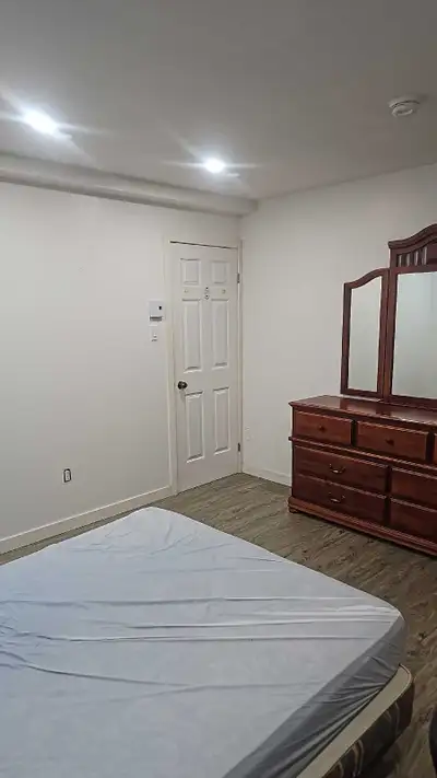 Chambre en collocation à louer près du centre ville Terrebonne à côté de tous les commodités. Banque...