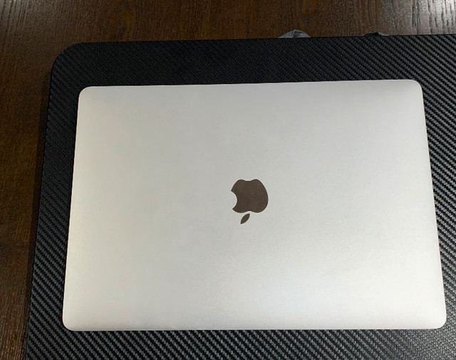 MacBook Pro 13" Retina display with Touch Bar and Touch ID dans Portables  à Laval/Rive Nord - Image 2