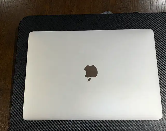 MacBook Pro 13" Retina display with Touch Bar and Touch ID62854390716290121