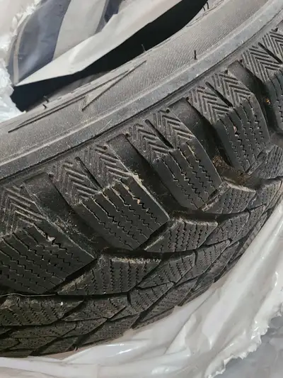 I'm selling a pair of used tires, size 215/50R17 95H XL. These tires have been previously mounted an...
