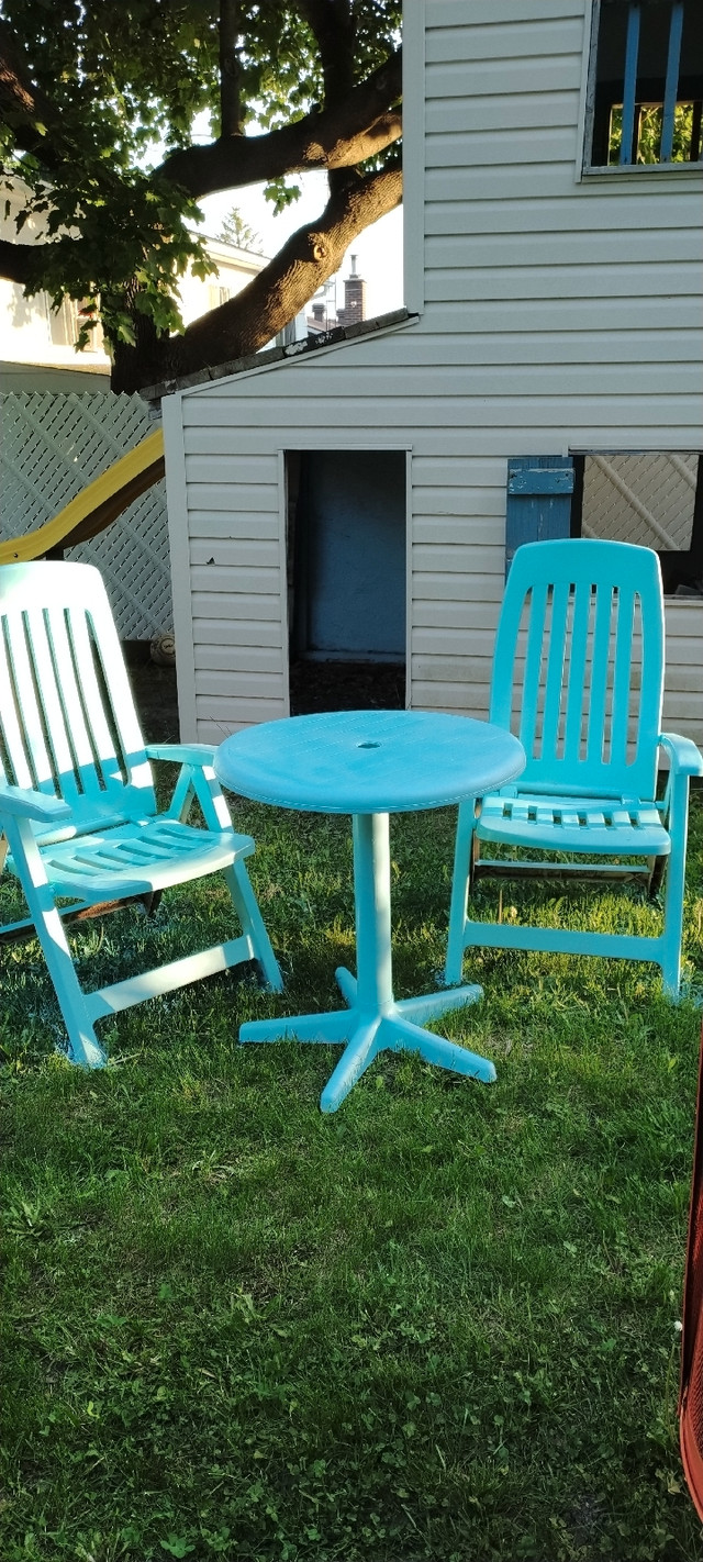 Set de patio turquoise, chaise de patio, table de patio dans Autre  à Laval/Rive Nord