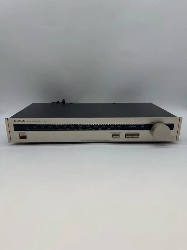 Luxman T-210L AM/FM Stereo Tuner Vintage Silver Tested Working  in Stereo Systems & Home Theatre in City of Toronto - Image 2