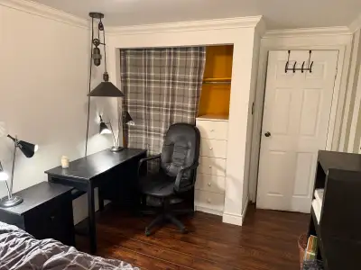 Queen St West and Spadina Ave This furnished room is ideal for out of town professionals, graduate s...