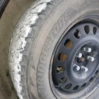 Set of 4 winter tires, lots of tread left (Bridgestone 265/60R18 110R BL Blizzak DM-V2Z Nitrogen Inf...