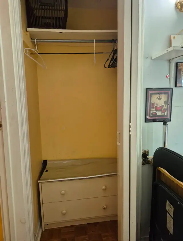 PRIVATE ROOM IN A GREAT AREA NEXT TO PUBLIC TRANSIT ALL INCLUDED63782601673473122