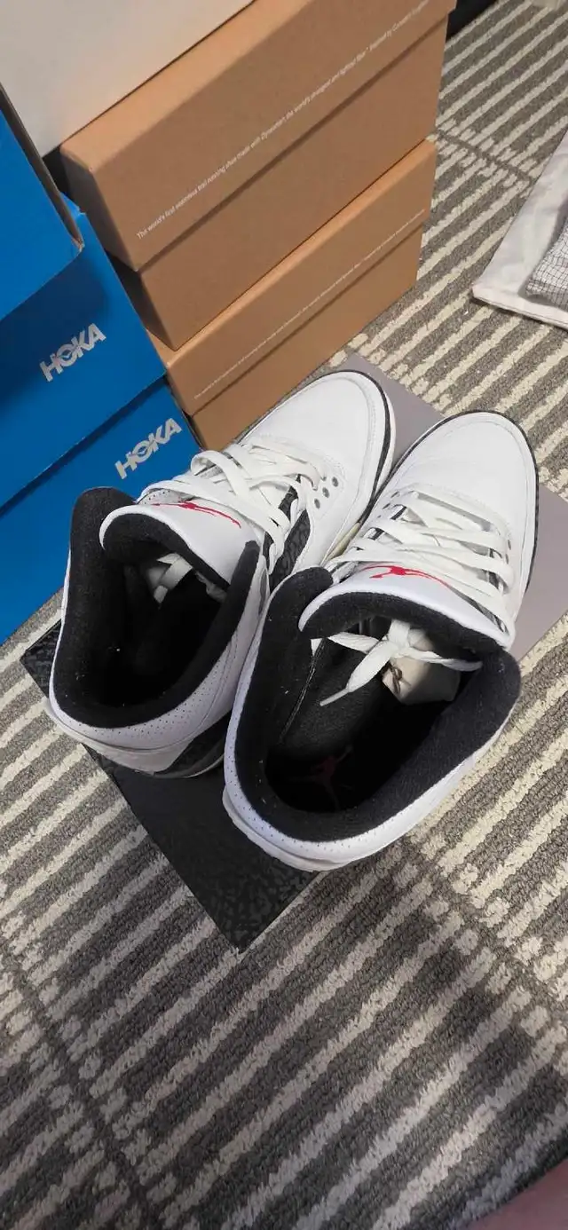 Air Jordan 3 retro White cement in Men's Shoes in Markham / York Region - Image 3