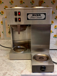 Bunn Commercial Coffee Maker - 3 Warmers - Retro Style