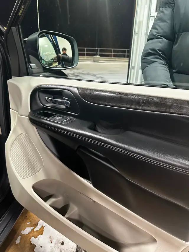 Minivan for Sale497679136479006722
