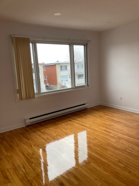 *Available Now!* LaSalle 4 1/2 apartment for rent (with AC) dans Locations longue durée  à Ville de Montréal - Image 2