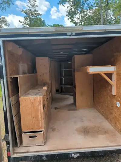 2020 cargo express 7x14 V nose. Rear barn doors.