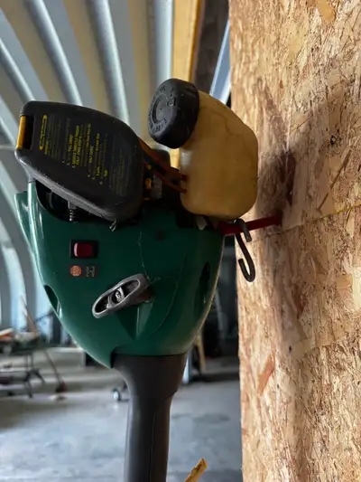 This Gear Driven Power MK550 weed trimmer, with a 17 fl oz, 25 cc engine, is ready to tackle your ya...