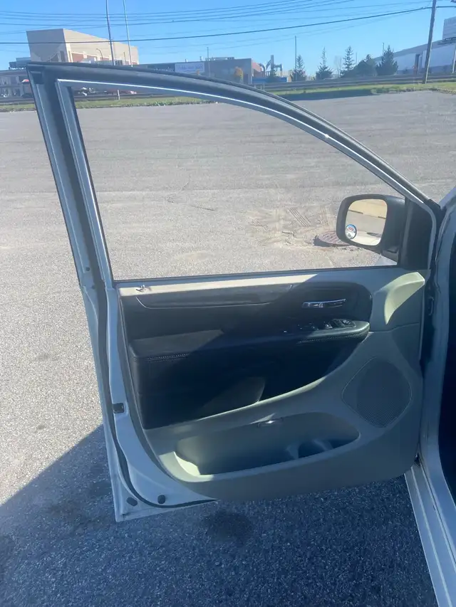 DODGE GRAND CARAVAN 2013 ( Stow and go ) | Cars & Trucks | City of ...