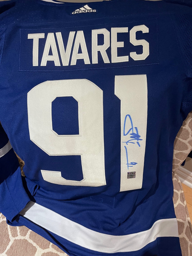 OFFICIALLY SIGNED Toronto Maple Leaf John Tavares Jersey in Arts & Collectibles in Markham / York Region - Image 4