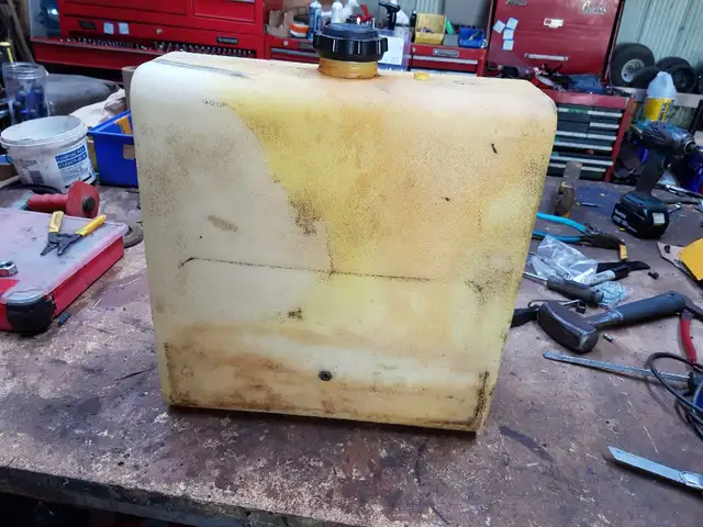 Fuel Tank Walker Mower in Lawnmowers & Leaf Blowers in Kitchener / Waterloo - Image 4