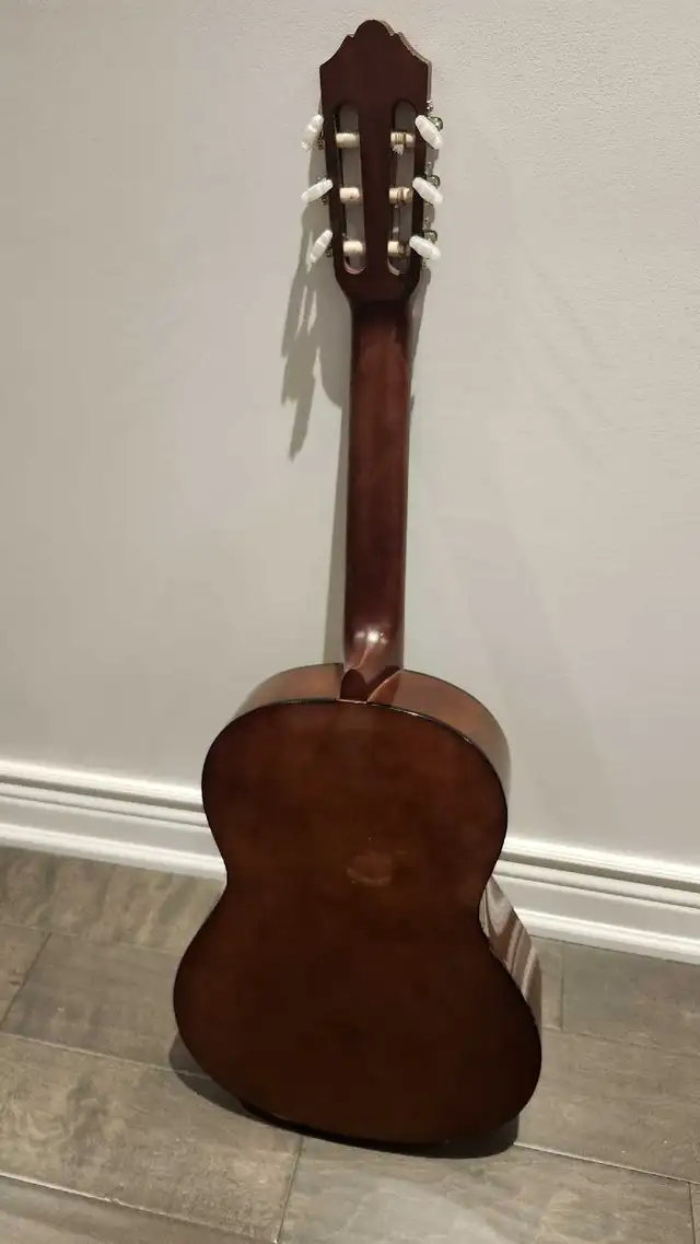 Yamaha Model CS40 Classical Guitar – Nylon Strings (3/4 Size) in Guitars in Markham / York Region - Image 4