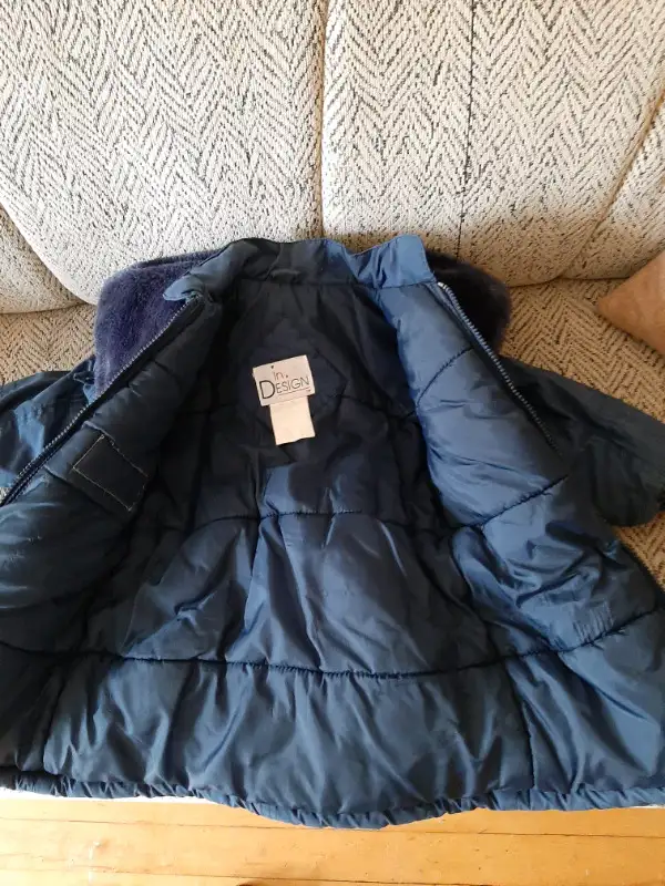 Girls 4 T winter jacket in Kids & Youth in Dartmouth - Image 3